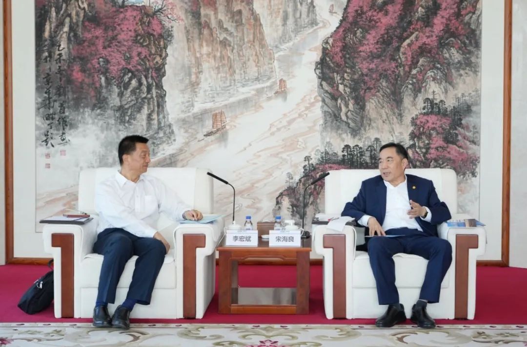 中國(guó)能建黨委書記、董事長(zhǎng)宋海良與新疆住建廳黨組書記、副廳長(zhǎng)李宏斌會(huì)談