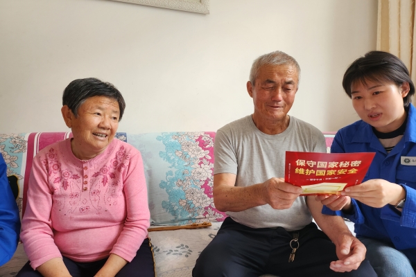 內(nèi)蒙古電力公司烏海千里山供電公司黨支部、工會、團(tuán)支部（青工委）開展“蒙電愛心光明行”保密宣傳活動