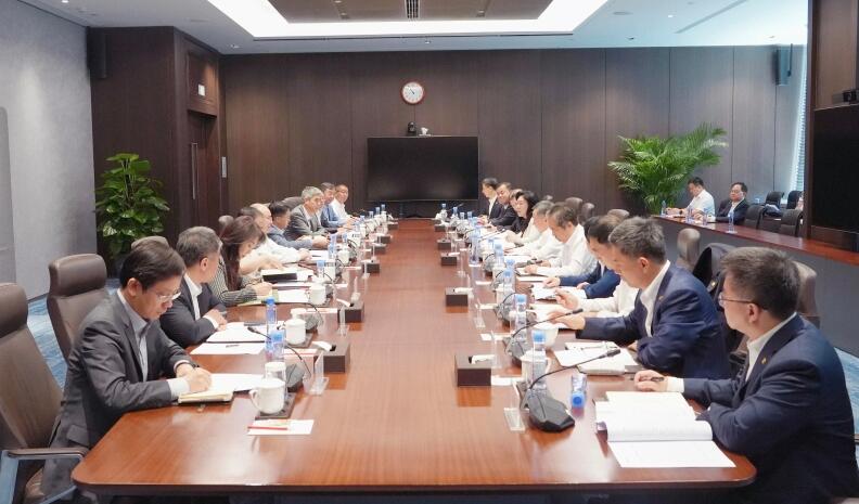 中國(guó)能建黨委書記、董事長(zhǎng)宋海良與中信集團(tuán)黨委書記、董事長(zhǎng)奚國(guó)華會(huì)談