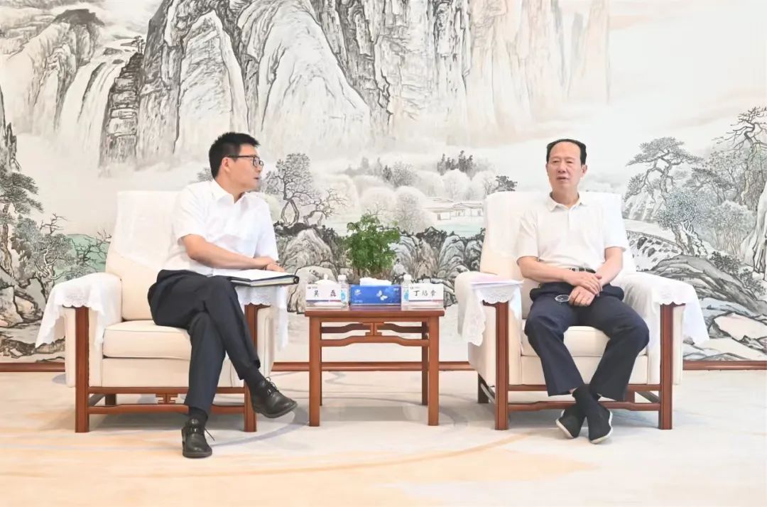 中國電建黨委書記、董事長丁焰章與上海電氣集團黨委書記、董事長吳磊會談