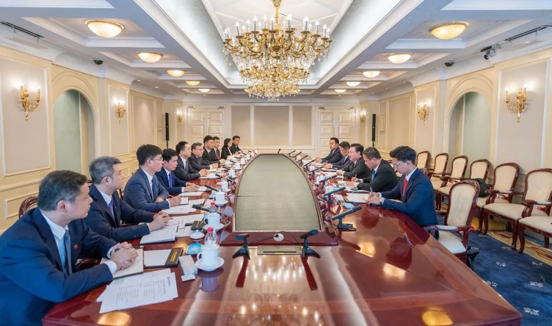 大唐集團(tuán)黨組書記、董事長(zhǎng)鄒磊與老撾總理府辦公廳部長(zhǎng)、總理首席顧問(wèn)西納萬(wàn)·蘇發(fā)努馮會(huì)談