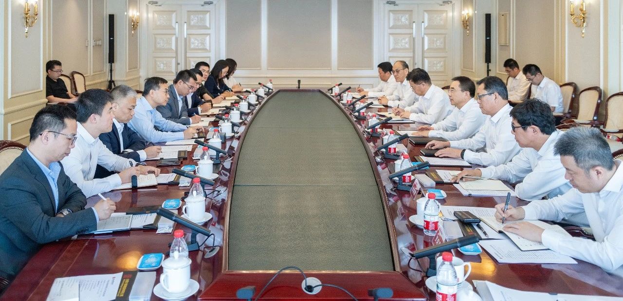 大唐集團(tuán)黨組書(shū)記、董事長(zhǎng)鄒磊與遠(yuǎn)景科技集團(tuán)董事長(zhǎng)張雷會(huì)談