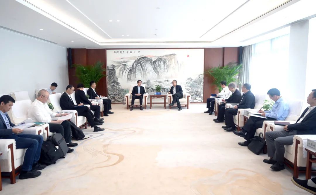中國電建黨委副書記、總經(jīng)理王斌與深圳環(huán)境水務(wù)集團(tuán)總裁龔利民舉行會談