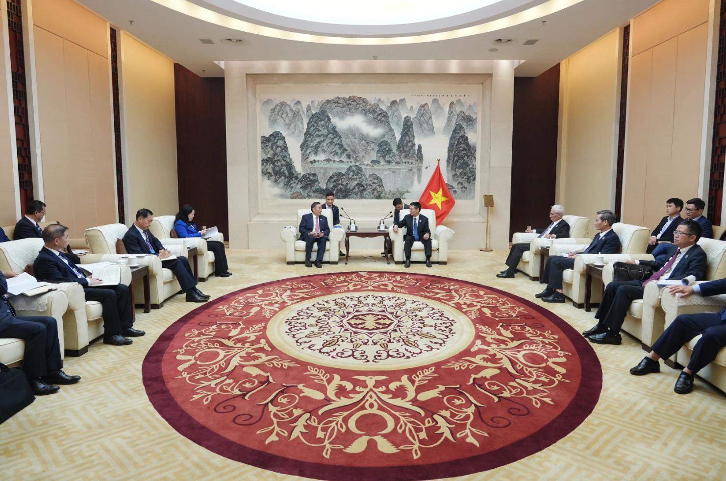 中國能建黨委書記、董事長宋海良拜會越南副總理兼財政部部長胡德福