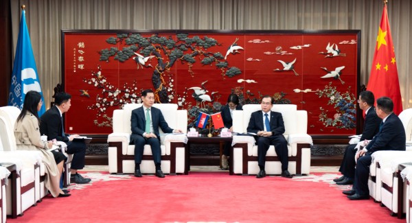 華電集團(tuán)董事長、黨組書記江毅與柬埔寨礦能部部長高·洛塔納會(huì)談