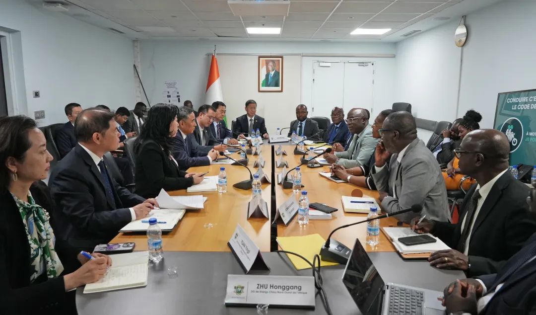 中國能建黨委書記、董事長宋海良與科特迪瓦交通部副部長科內(nèi)·迪奧曼會談