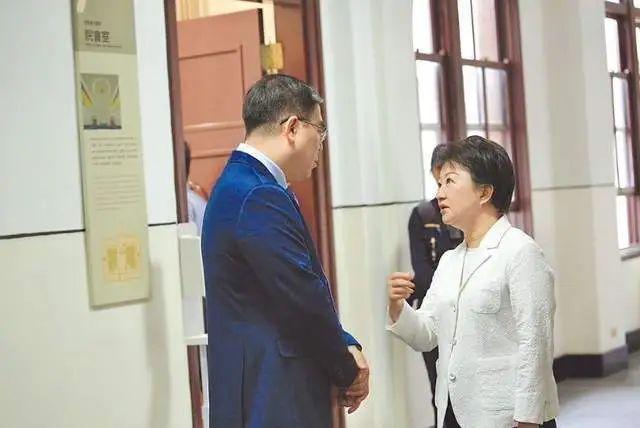 臺中火力發(fā)電廠環(huán)評過關，盧秀燕怒了，批臺當局成為污染的放水者