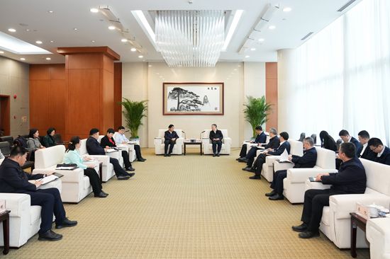 華能集團(tuán)總經(jīng)理張文峰會(huì)見(jiàn)內(nèi)蒙古自治區(qū)黨委常委、包頭市委書記丁繡峰