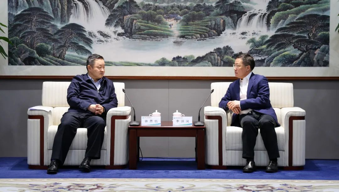 中國電氣裝備黨委書記、董事長李洪鳳會見中國國新黨委書記、董事長徐思偉