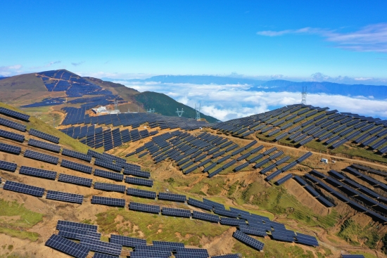 云南昭通羊窩頭、八棵樹光伏項(xiàng)目135兆瓦全容量并網(wǎng)發(fā)電