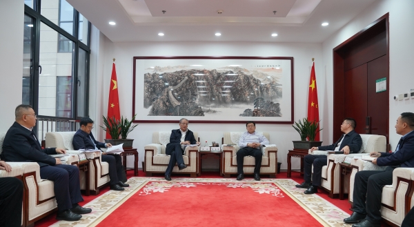 中國電建黨委副書記、總經(jīng)理王斌與內(nèi)蒙古電力集團黨委書記、董事長張海峰會談