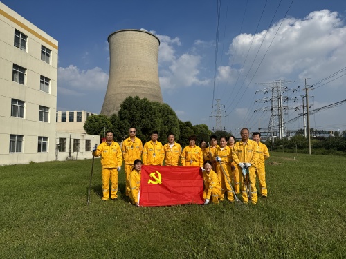 南京化學(xué)工業(yè)園熱電有限公司黨員先鋒在行動，廠外環(huán)境整治展擔(dān)當(dāng)