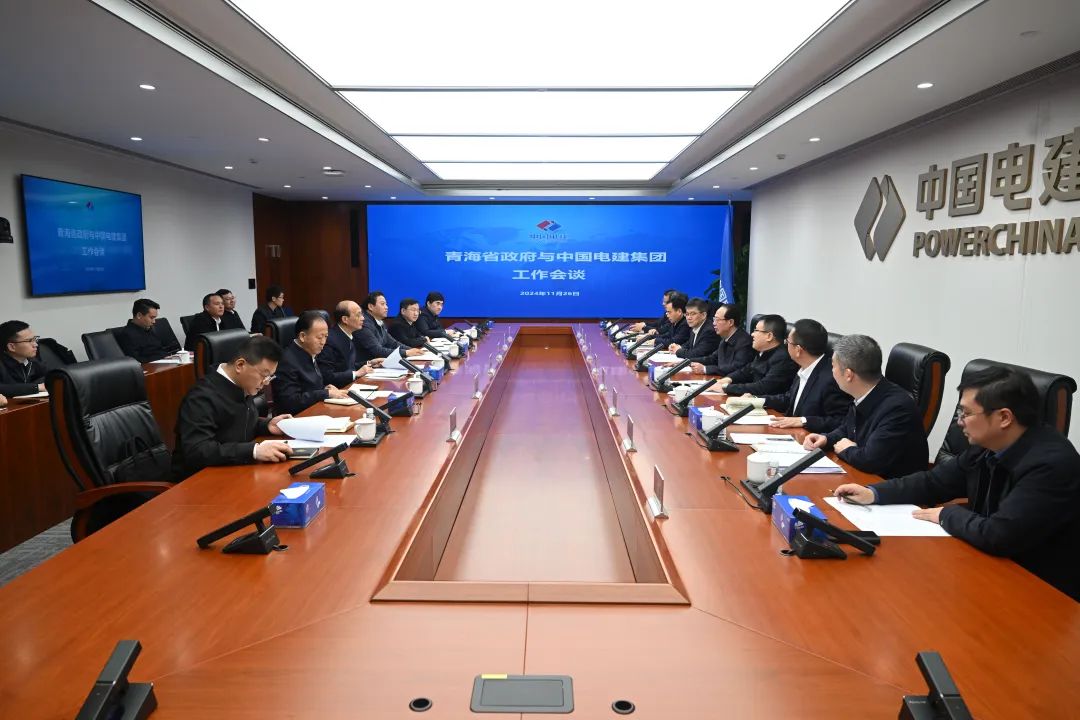 中國(guó)電建黨委書記、董事長(zhǎng)丁焰章與青海省委副書記、省長(zhǎng)吳曉軍會(huì)談