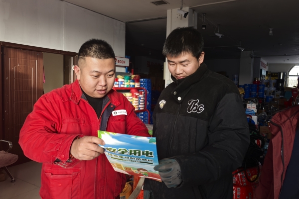 內(nèi)蒙古電力集團烏海千里山供電公司蒙電愛心光明行，用電無憂進社區(qū)