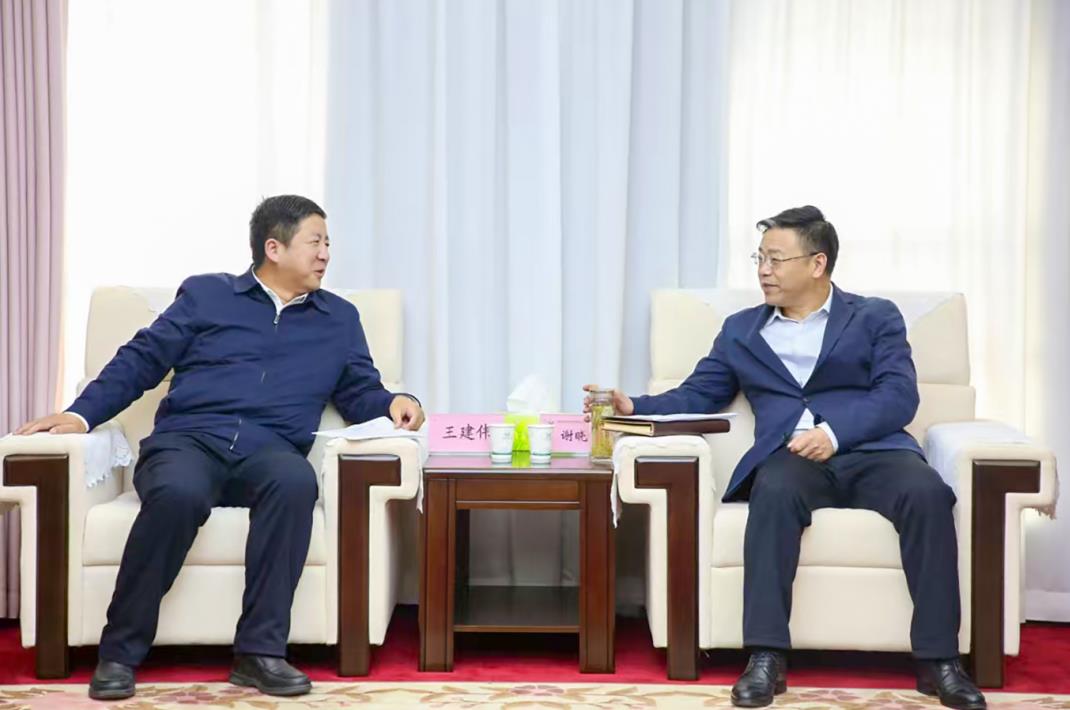 大唐甘肅公司黨委書記、董事長王建偉與甘肅能化集團黨委書記、董事長謝曉鋒會談