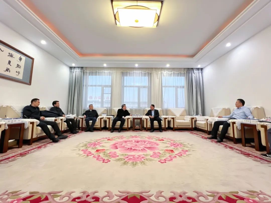 華能蒙東公司總經(jīng)理、黨委副書記李樹學(xué)會(huì)見(jiàn)中國(guó)石油內(nèi)蒙古銷售公司執(zhí)行董事、黨委書記楊杰