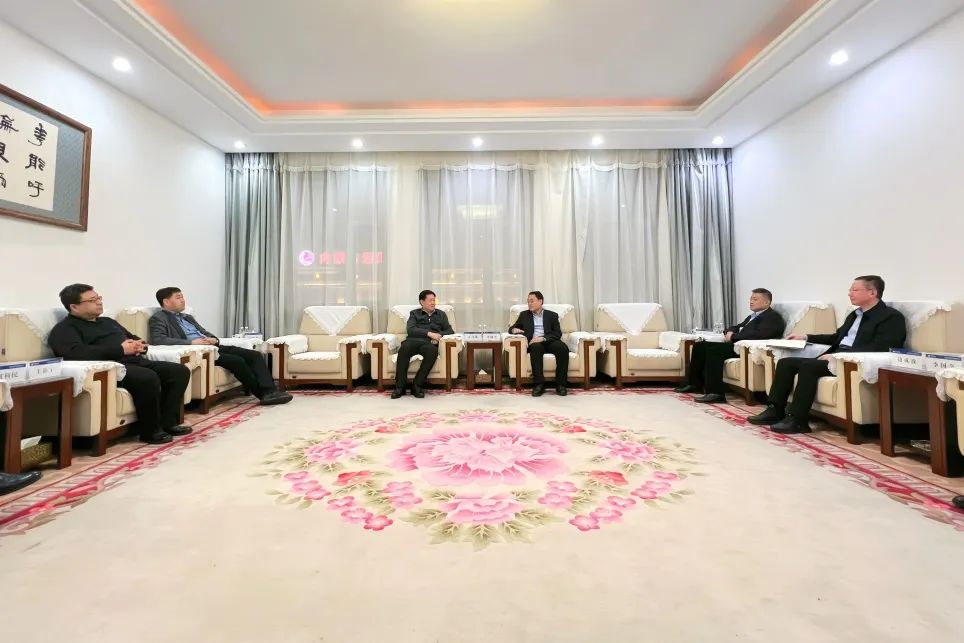 華能蒙東公司總經(jīng)理李樹學(xué)會(huì)見(jiàn)大興安嶺地區(qū)行政公署專員王青偉