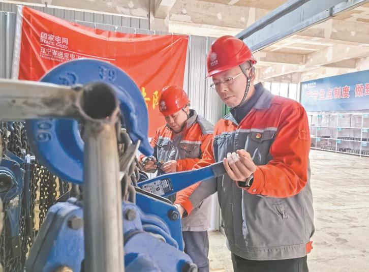 李俊鵬：走南闖北建電網(wǎng)，施工細(xì)節(jié)見真章