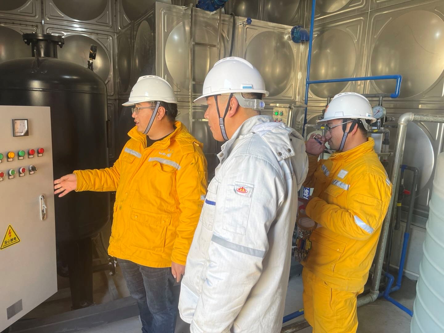 華潤(rùn)電力江西公司“大監(jiān)督”體系領(lǐng)導(dǎo)小組組織開(kāi)展建設(shè)項(xiàng)目防寒防凍專(zhuān)項(xiàng)監(jiān)督檢查