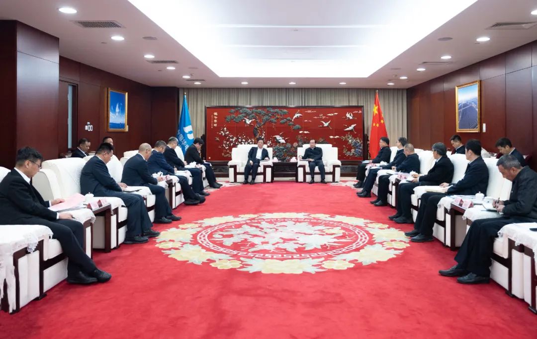 華電集團(tuán)董事長(zhǎng)、黨組書記江毅與特變電工黨委書記、董事長(zhǎng)張新舉行會(huì)談