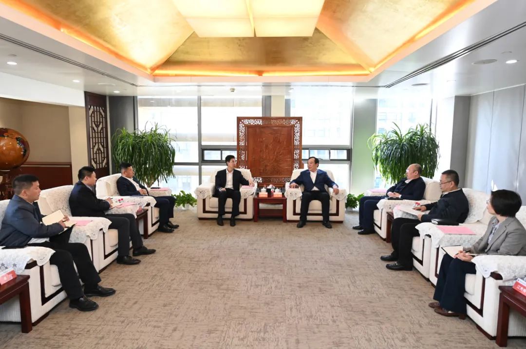 大唐國(guó)際黨委書(shū)記、董事長(zhǎng)李凱會(huì)見(jiàn)中建五局黨委書(shū)記、董事長(zhǎng)田衛(wèi)國(guó)