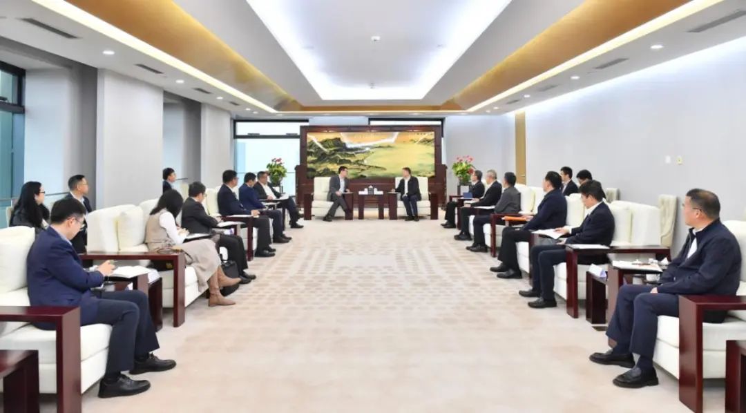 中國廣核集團董事長楊長利會見上海電氣董事長吳磊