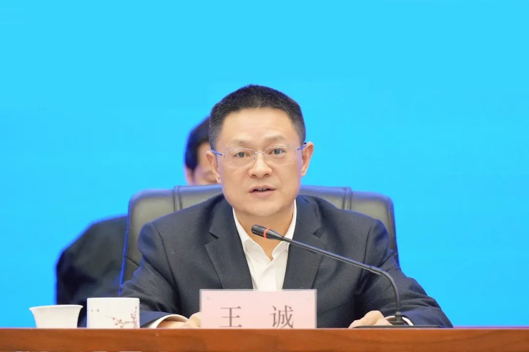 這一新成立能源集團(tuán)，董事長、總經(jīng)理亮相