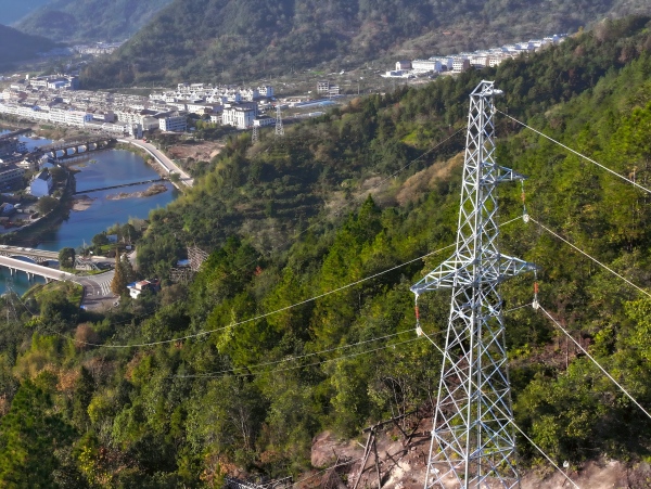 國網(wǎng)臺(tái)州市黃巖區(qū)供電公司：電網(wǎng)優(yōu)化再提升 迎峰度冬保穩(wěn)供